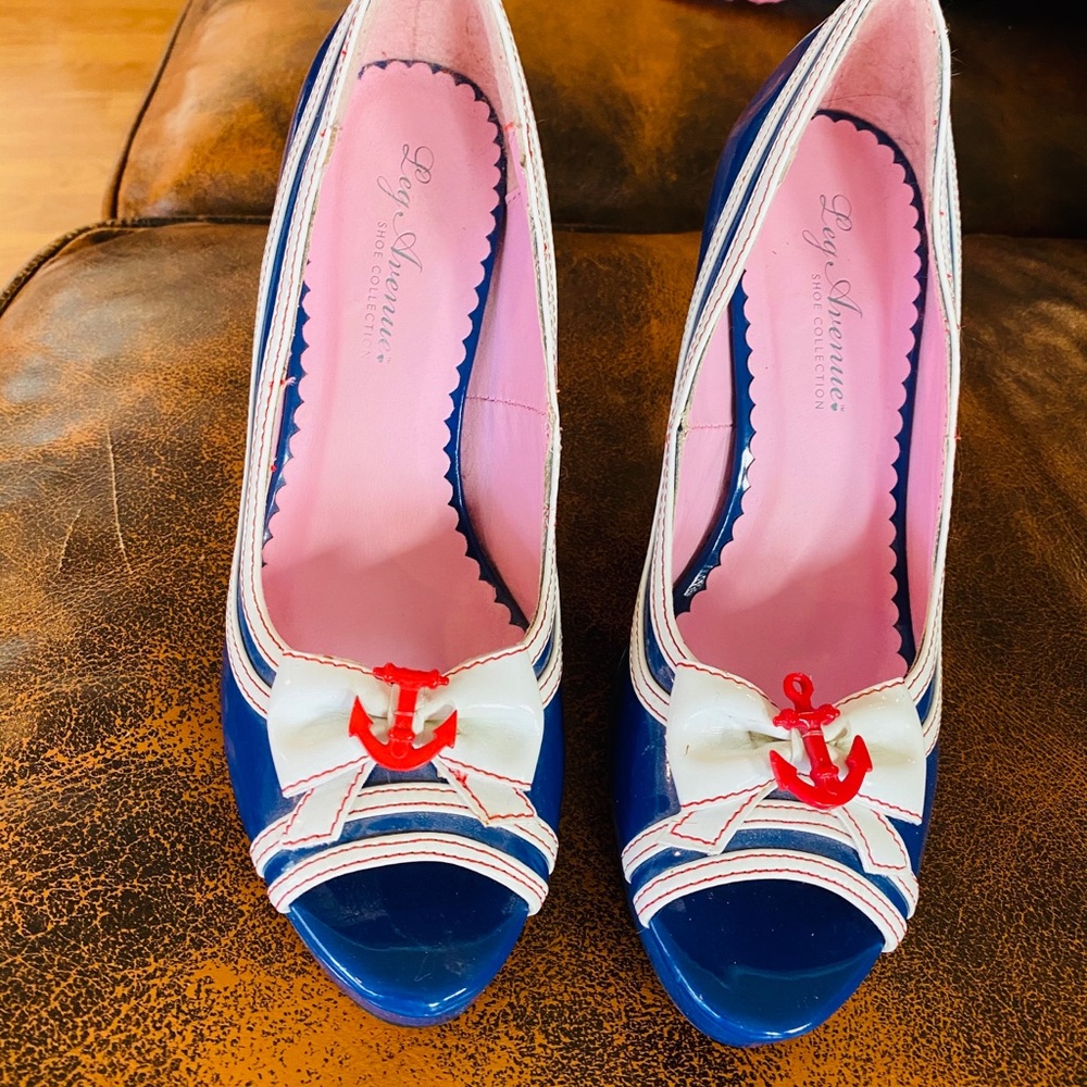 Leg Avenue Nautical Pumps GUC NWOT Worn Once - Picture 2 of 4